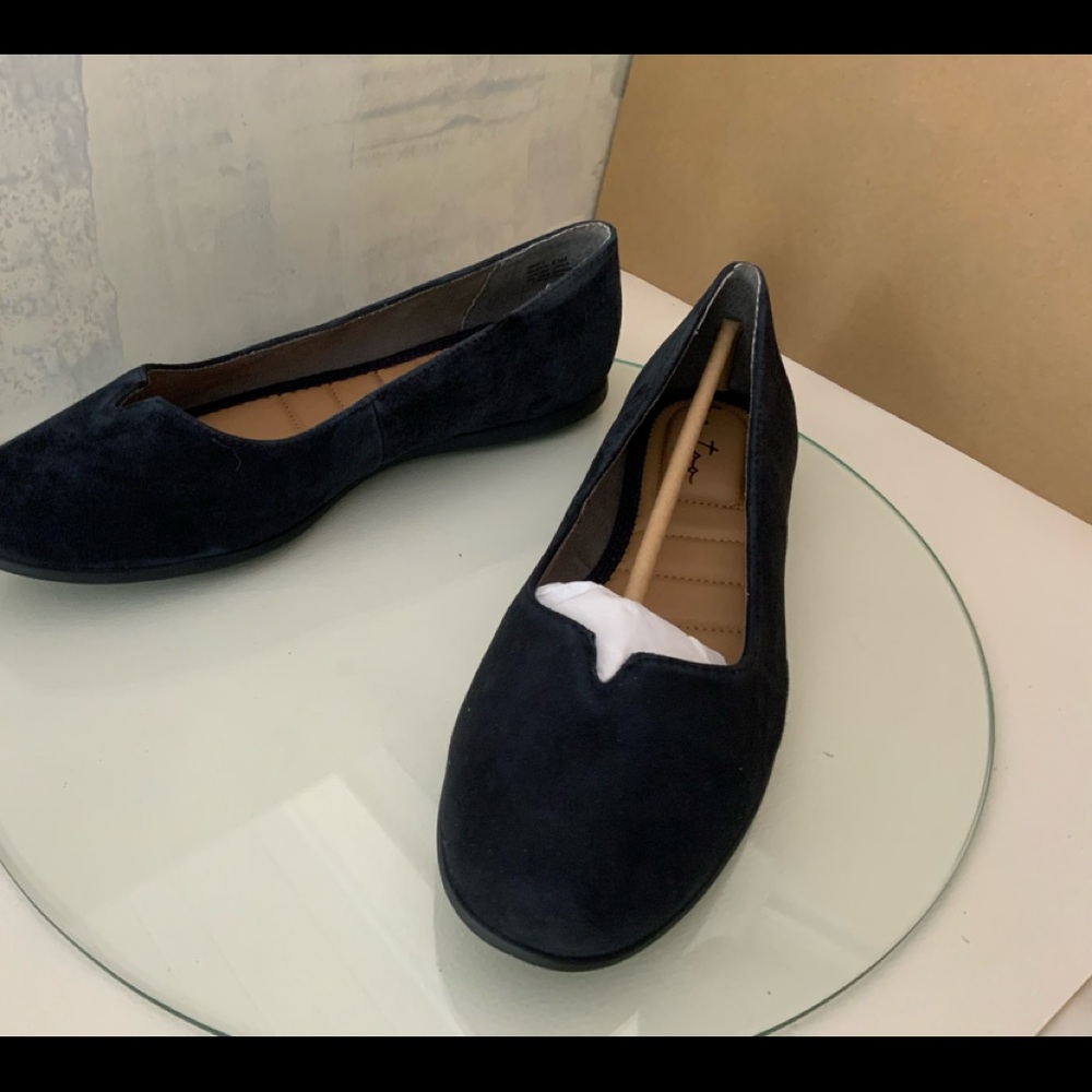 Me Too navy blue suede flats size 8.5